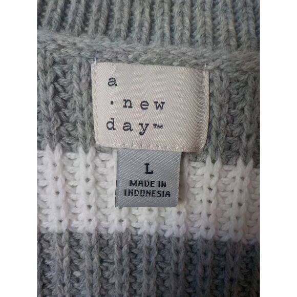 A New Day Sweater Gray White Cable Knit Stripes Women size Large Pullover V-Neck - Picture 4 of 11